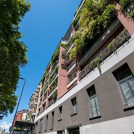 Private Terrace & 2 Bedrooms Near Bosco Verticale Lägenhet